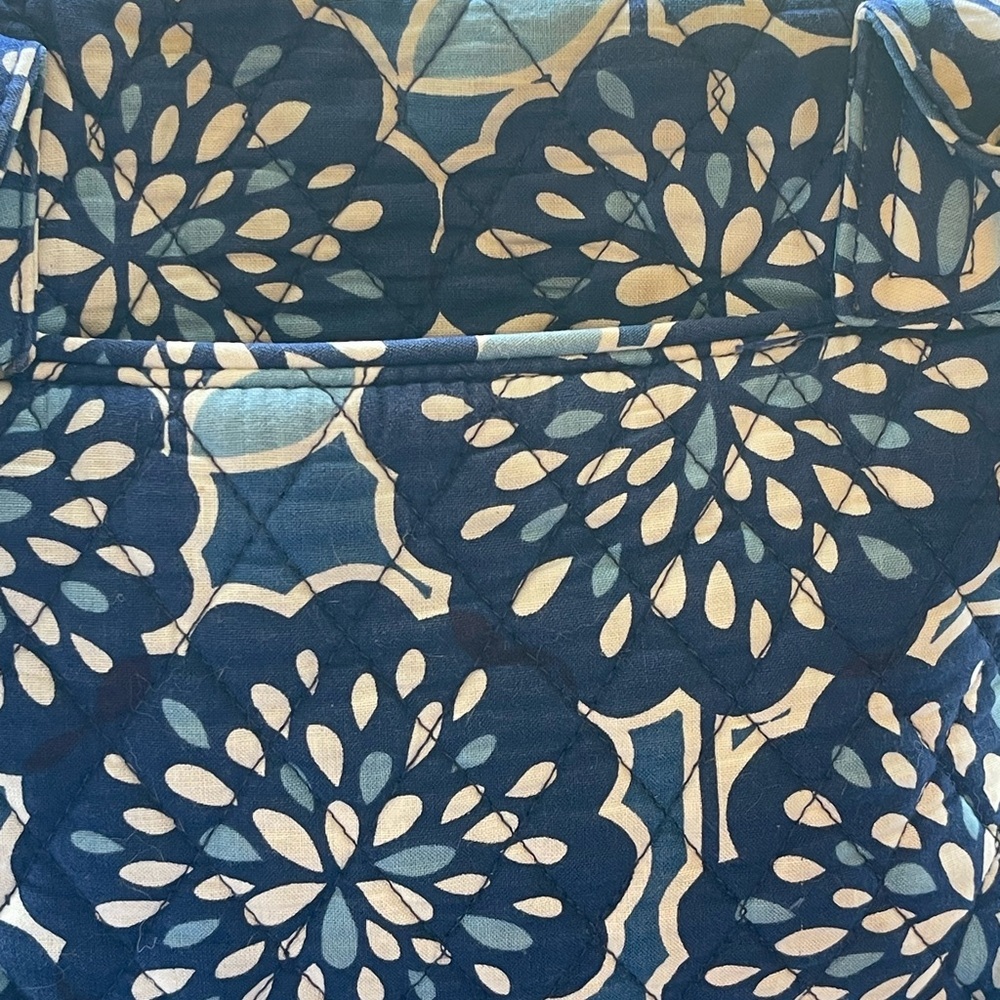 Vera Bradley blue and white purse, large size!! - Picture 3 of 7